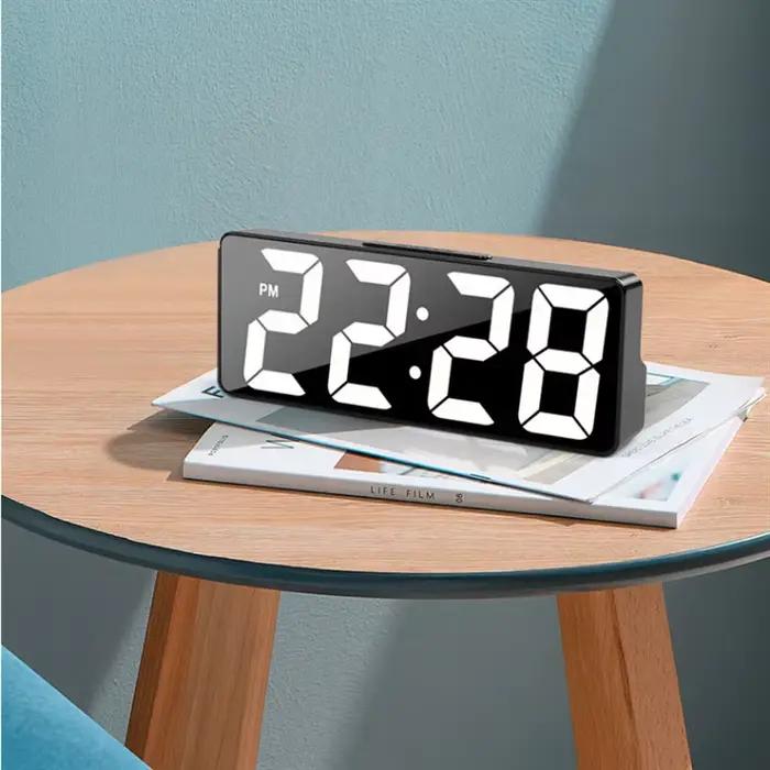 Dernière horloge numérique LED réveil chambre horloge de bureau électronique avec affichage de la te