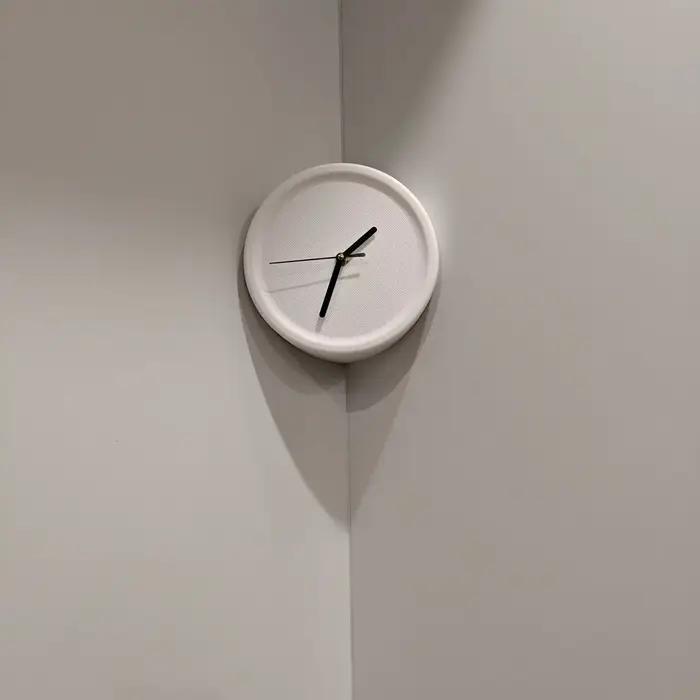 Horloge murale d'angle sans perçage, design artistique et scientifique, silencieuse, pour salon, bur