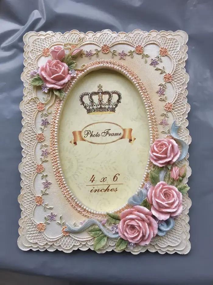 Cadre photo rose en résine de bureau en dentelle gaufrée pour décoration de la maison