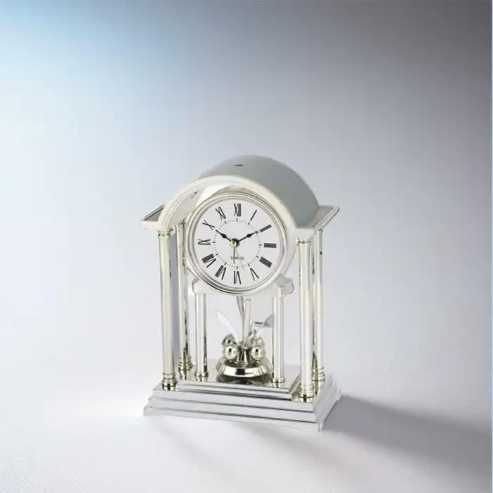 Horloge de table vintage avec mouvement à quartz