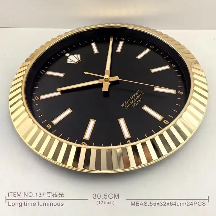 2025 Horloge murale classique lumineuse de luxe Quartz silencieux horloges murales de rôle moderne sans tic-tac