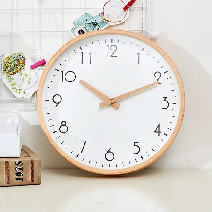 Horloge murale nordique en bois