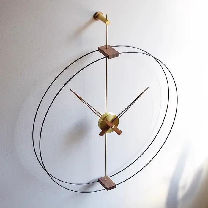 Horloges murales modernes en métal minimaliste horloge montre créative salon