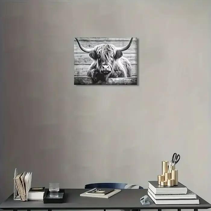 Panneau en bois vintage avec vache noire et blanche
