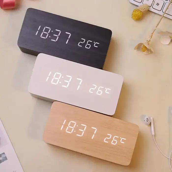 Horloge Murale Électronique en Bois