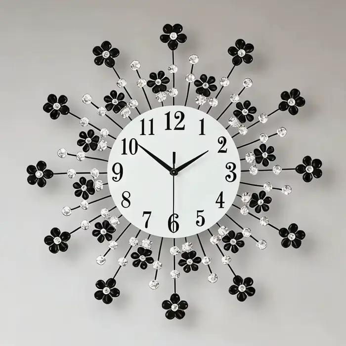 Horloge murale en fer forgé