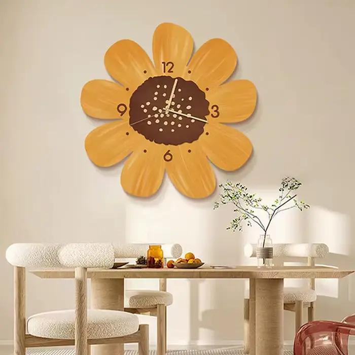 Horloge murale en forme de fleur simple