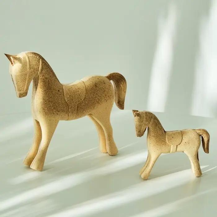 Statue de cheval en bois sculptée à la main