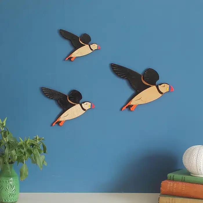 Décoration murale en bois d'oiseau noir