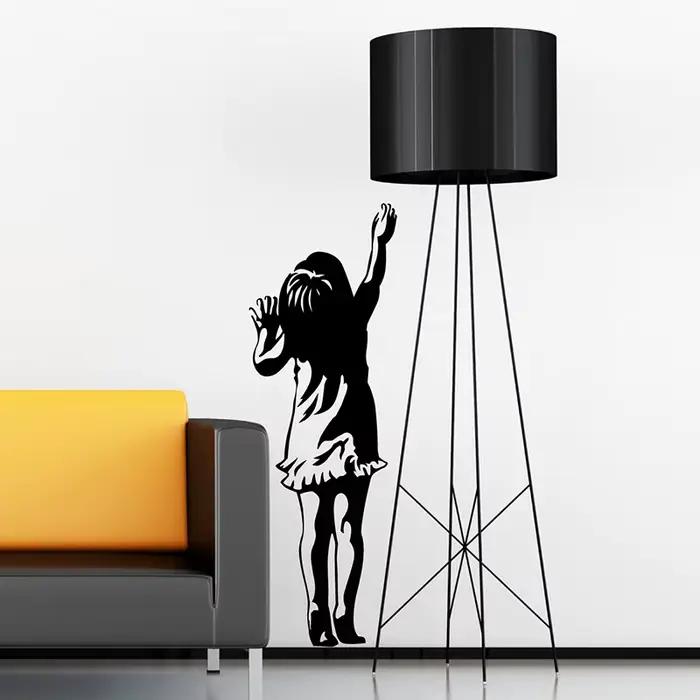 Banksy petite fille porte autocollant décalcomanie