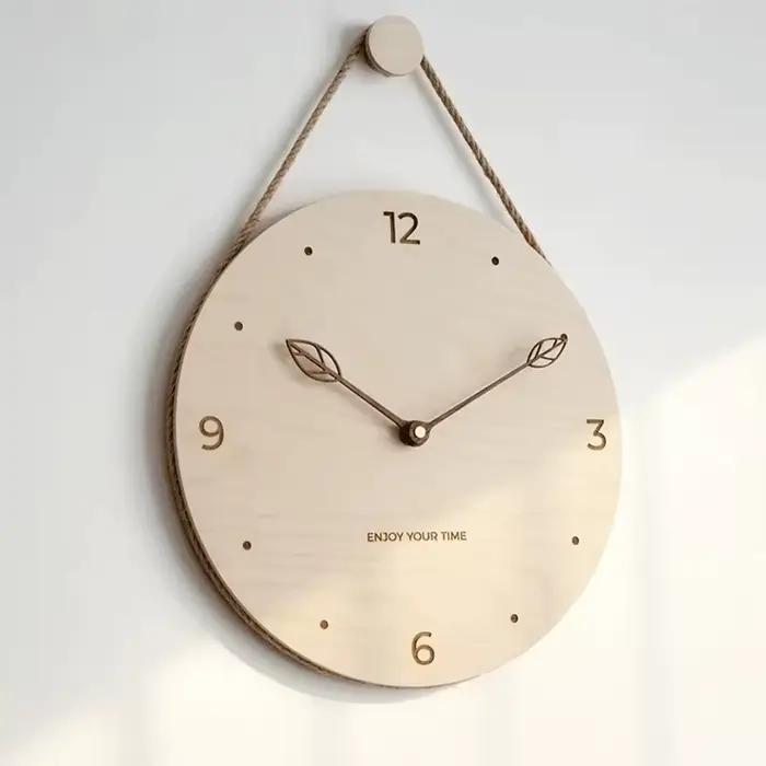 Horloge murale nordique en bois