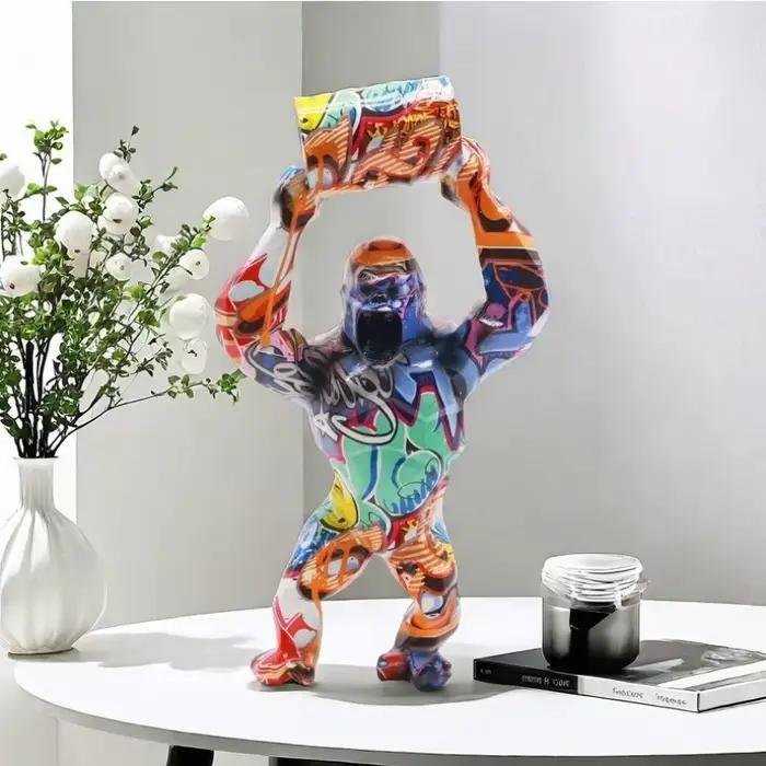 Sculpture en résine de gorille colorée