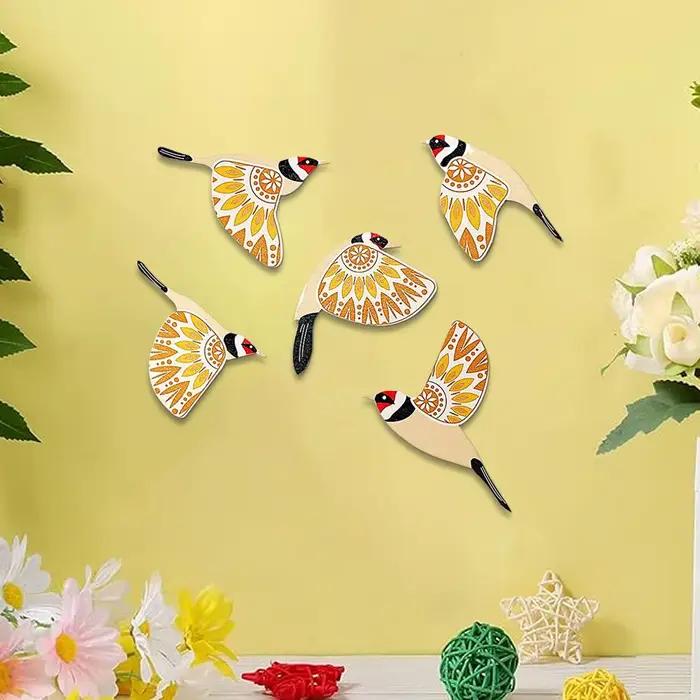 Décoration murale en bois d'oiseaux volants noirs