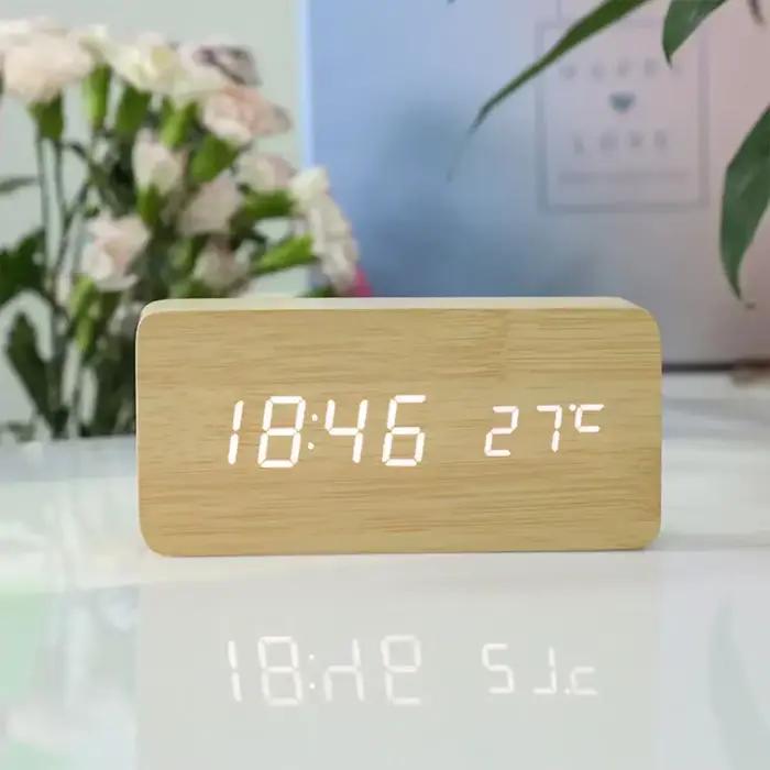 Horloge Murale Électronique en Bois