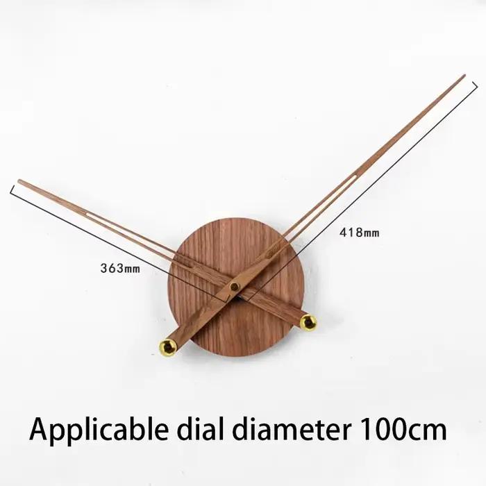 Grande horloge murale en bois massif