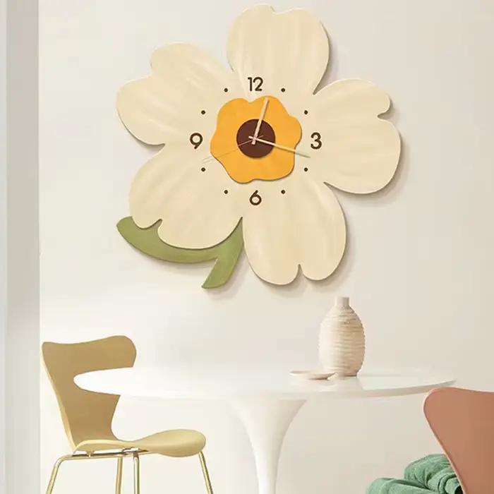 Horloge murale en forme de fleur simple