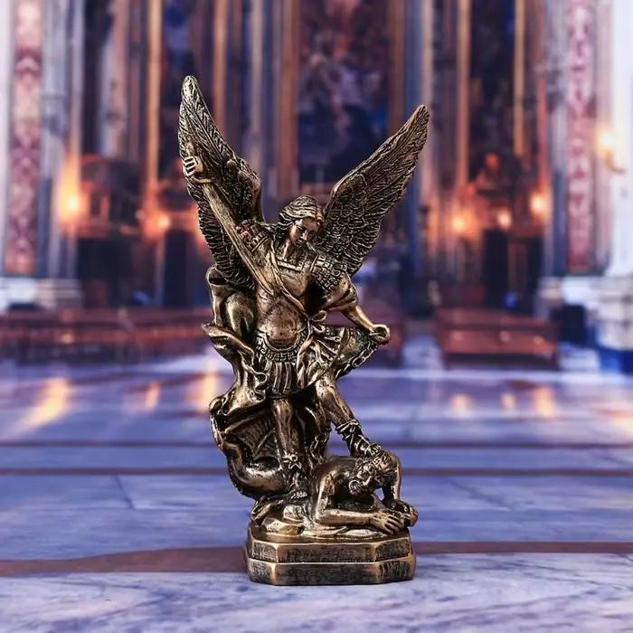 Statue d'Arcange de San Miguel