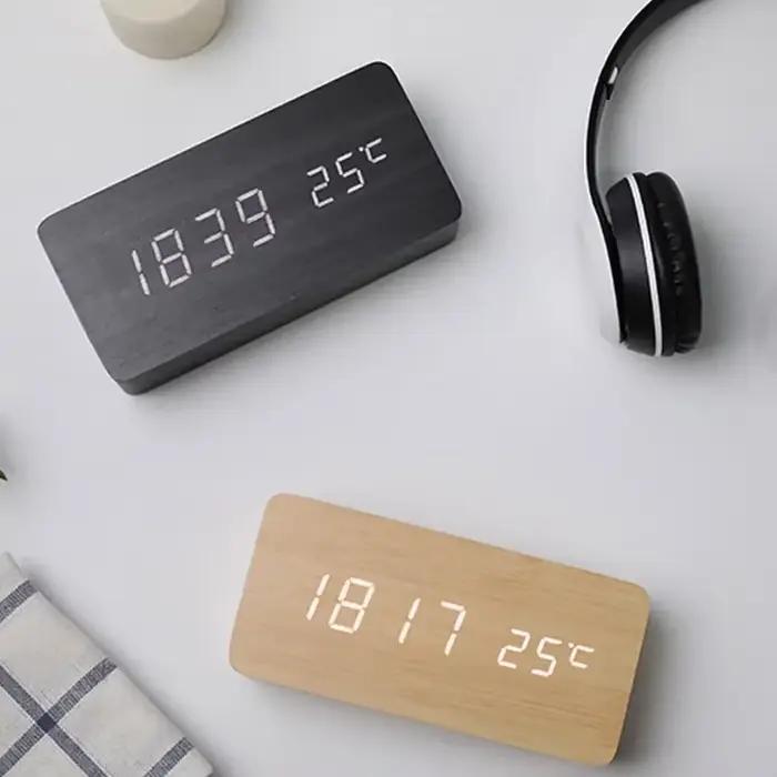 Horloge Murale Électronique en Bois