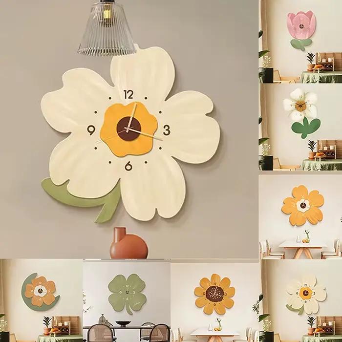 Horloge murale en forme de fleur simple