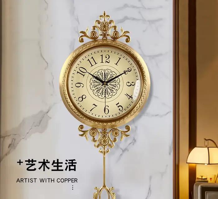 Horloge murale de salon en métal et laiton