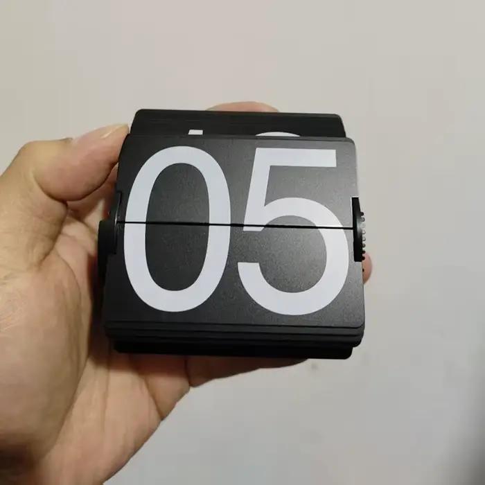 Lame de minute d'horloge tournante de page