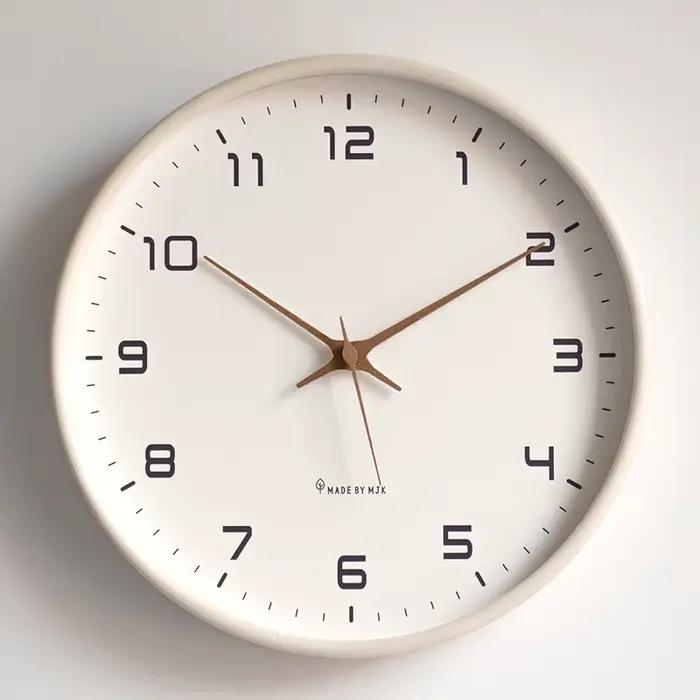 Horloge murale simple nordique en bois massif, décoration d'horloge de salon, horloge silencieuse