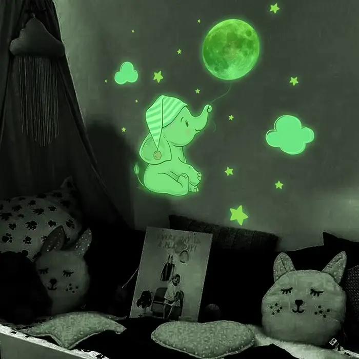 Autocollant mural lumineux bébé éléphant lune