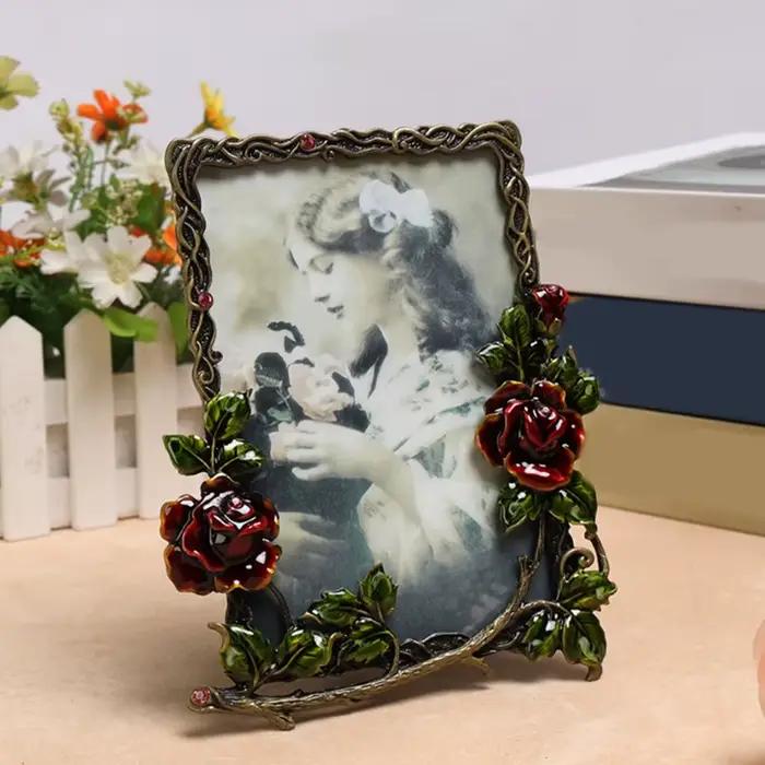 Cadre Photo table en métal en Relief Rose