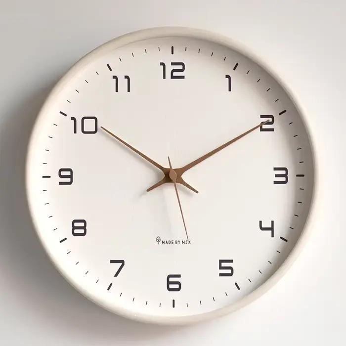 Horloge murale en bois de style nordique européen