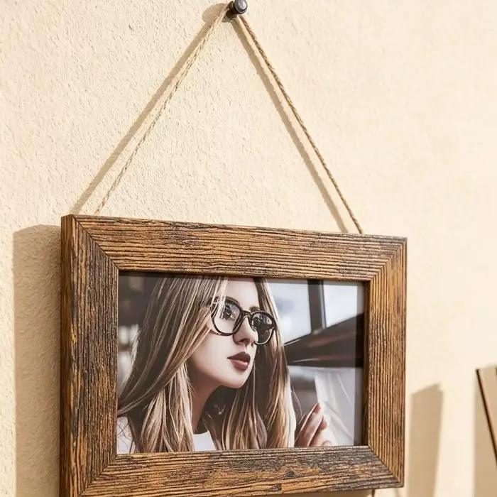 Collage de cadres photo muraux vintage en bois avec corde de chanvre, idéal pour la décoration murale des salons, chambres et dortoirs