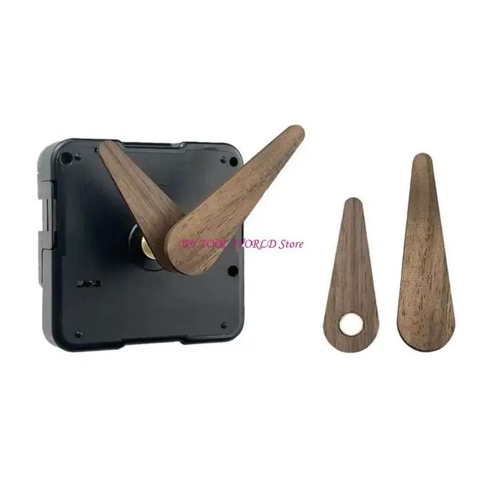 Réparation mécanismes mouvement l'horloge murale avec les mains du bois pour les décors maison faisant A2BB