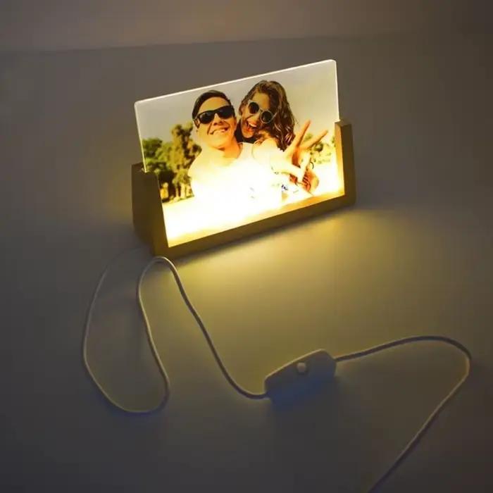 Cadre Photo en acrylique élégant avec Base en bois éclairée par LED