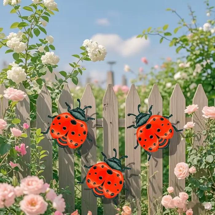 Décoration murale en métal en forme de coccinelle