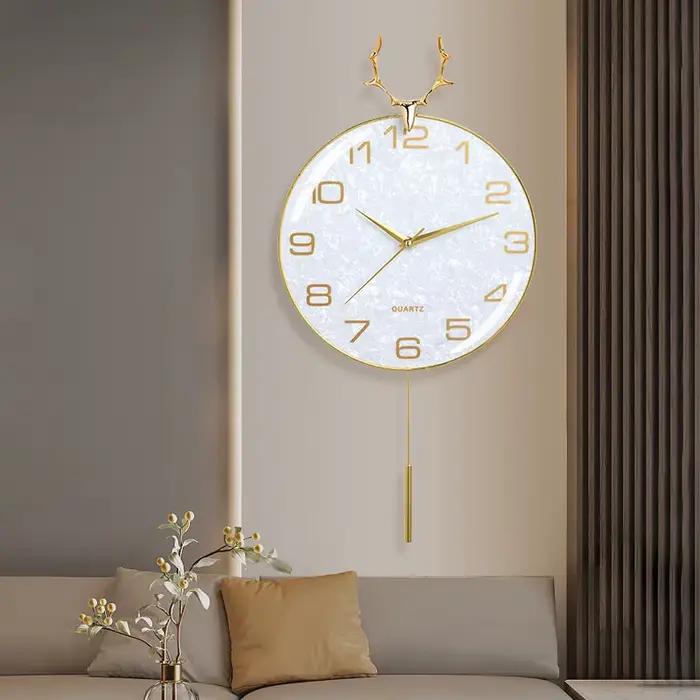 Horloge murale en verre chic