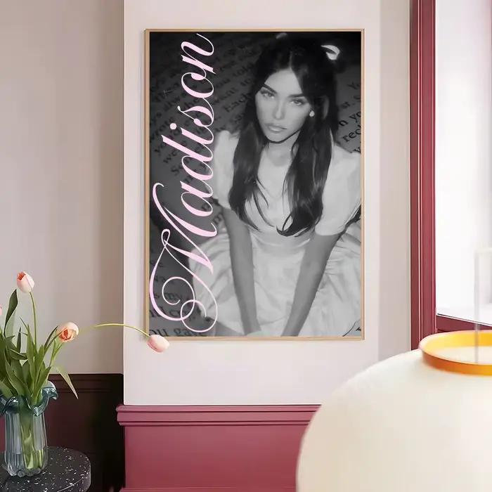 Affiche créative Singer M-Madison Beer