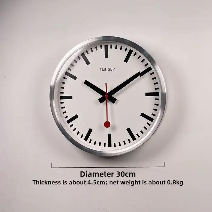 Horloge murale en métal de luxe