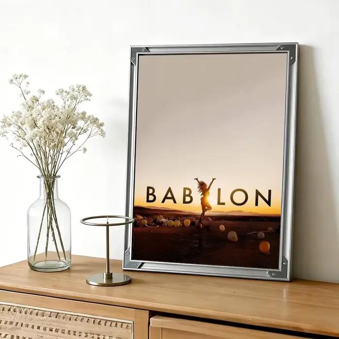 Affiche artistique et élégante du film B-Babylon