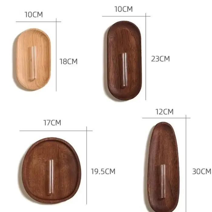 Vase mural européen en bois