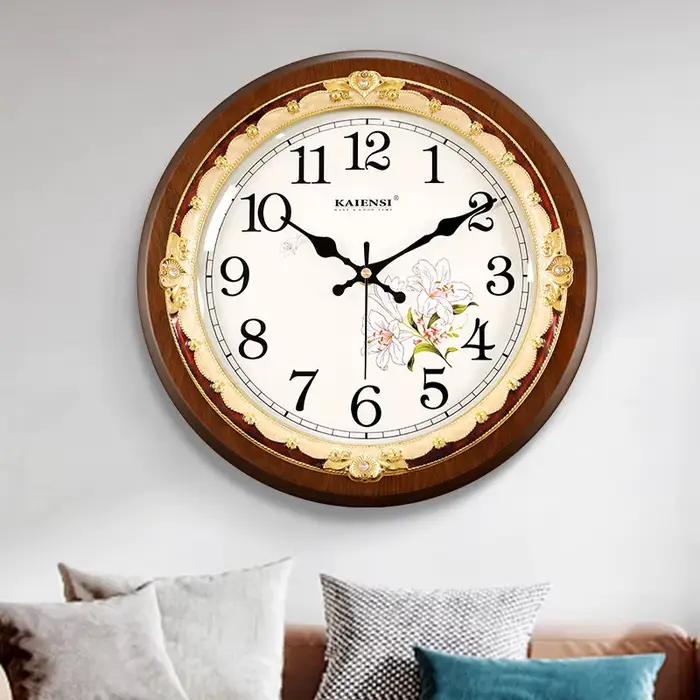 Horloge murale rétro en bois massif