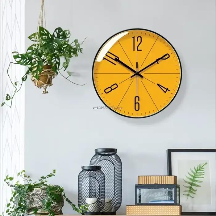 Horloges murales nordiques simples