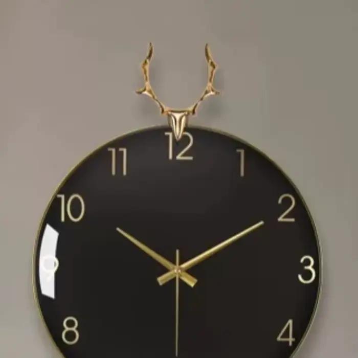 Horloge murale en verre chic