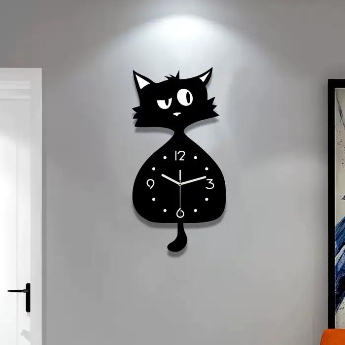 Horloge murale de chat de dessin animé intéressante avec fonction de balançoire arrière
