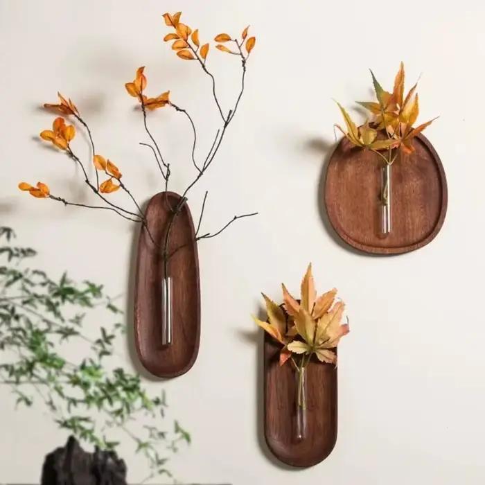 Vase mural européen en bois
