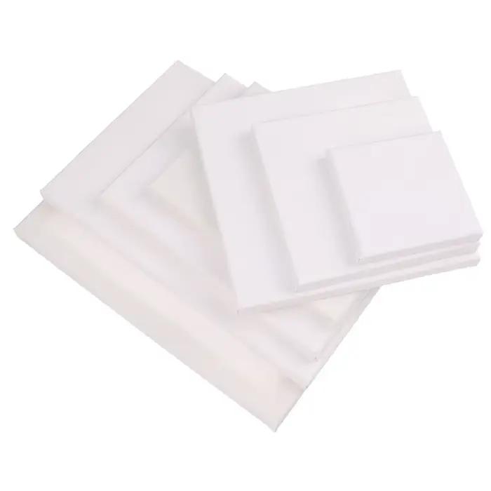 Toile d'artiste carrée vierge blanche