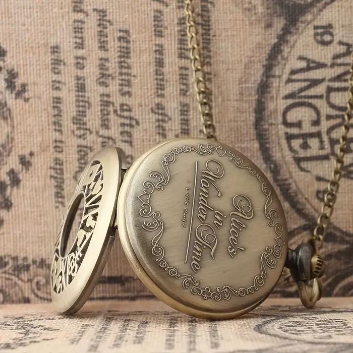Les aventures d'Alice au pays des merveilles : clés de poker, montre de poche, couvercle rabattable, montre à chaîne périphérique, montre à pendentif en cuivre