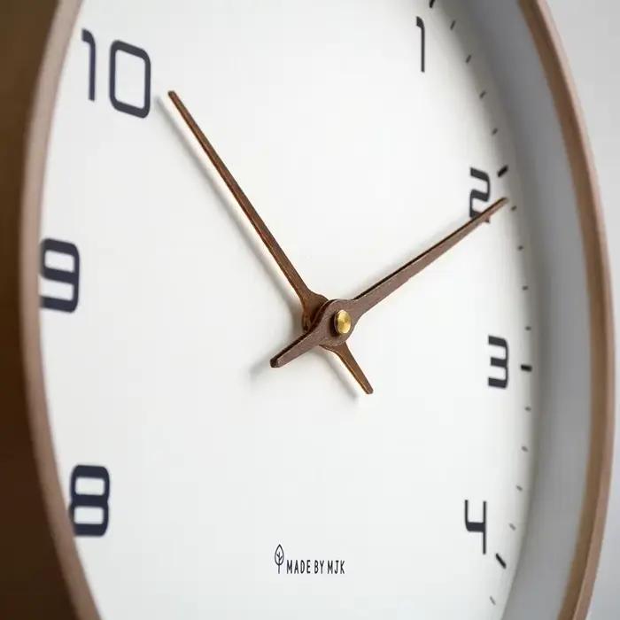 Horloge murale en bois de style nordique européen