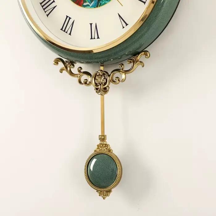Horloges murales de luxe antiques