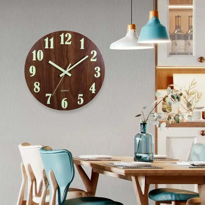Horloge murale lumineuse en bois de 12 pouces