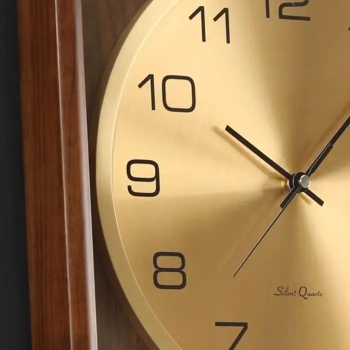 Horloge murale suspendue Simple
