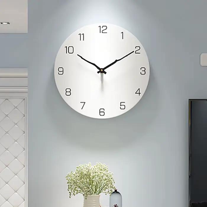 Horloge nordique minimaliste moderne